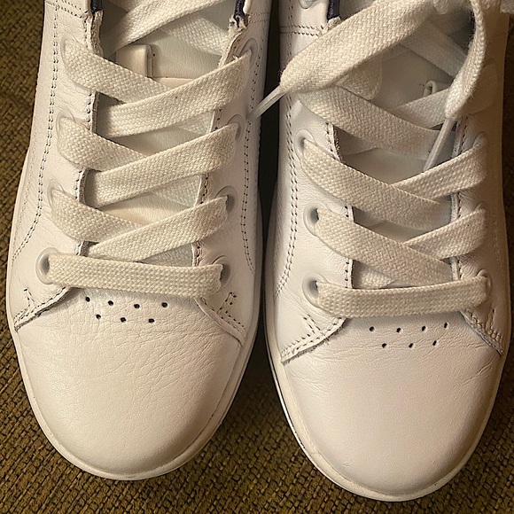 ❣️EUC- WHITE & NAVY STREET CLEATS 2  SNEAKERS - Picture 6 of 12